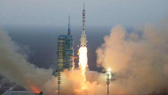 甘肃酒泉神州十一号载人飞船发射成功
