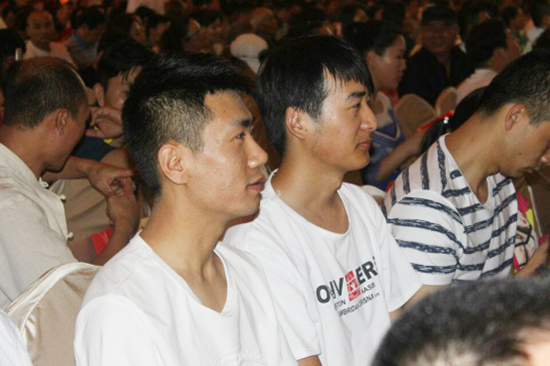 中科精英认真听讲会议精神