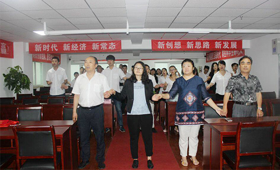 中科创新全体成员唱响中心主题曲
