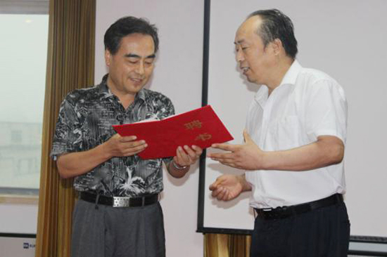 李诗昌授予苑建国顾问聘书