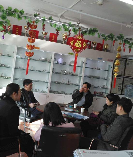 中科创新史经理与新疆电镀厂家老总洽谈合作