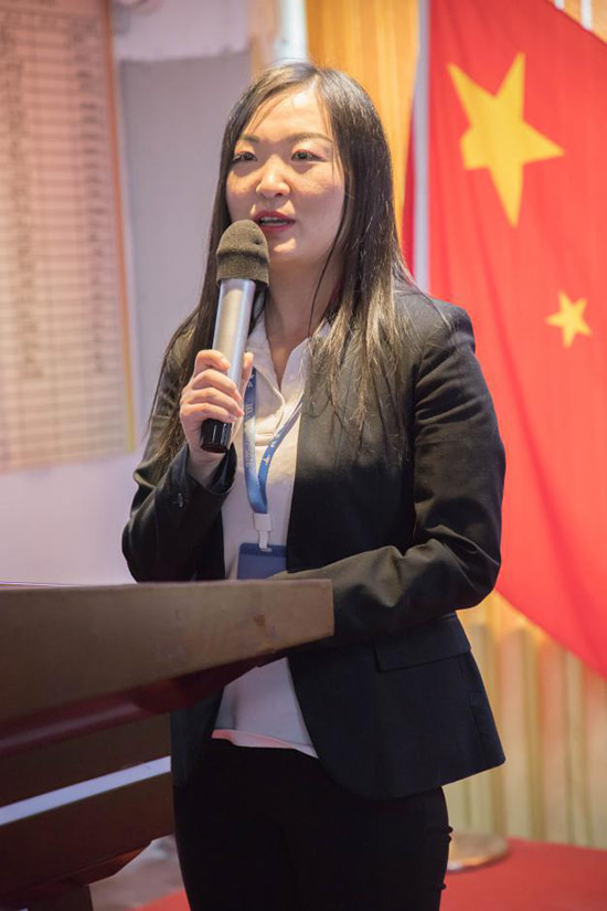 优秀员工代表石春怡讲话