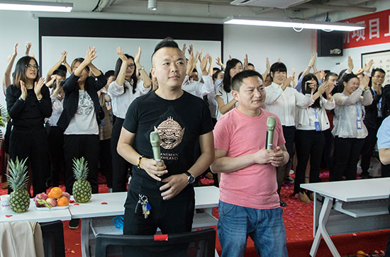 合唱《众人划桨开大船》